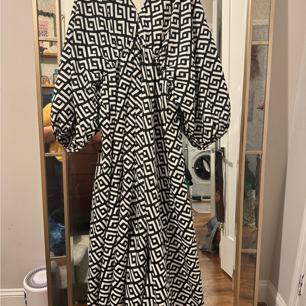 Boohoo Monochrome Geometric Pattern Dress